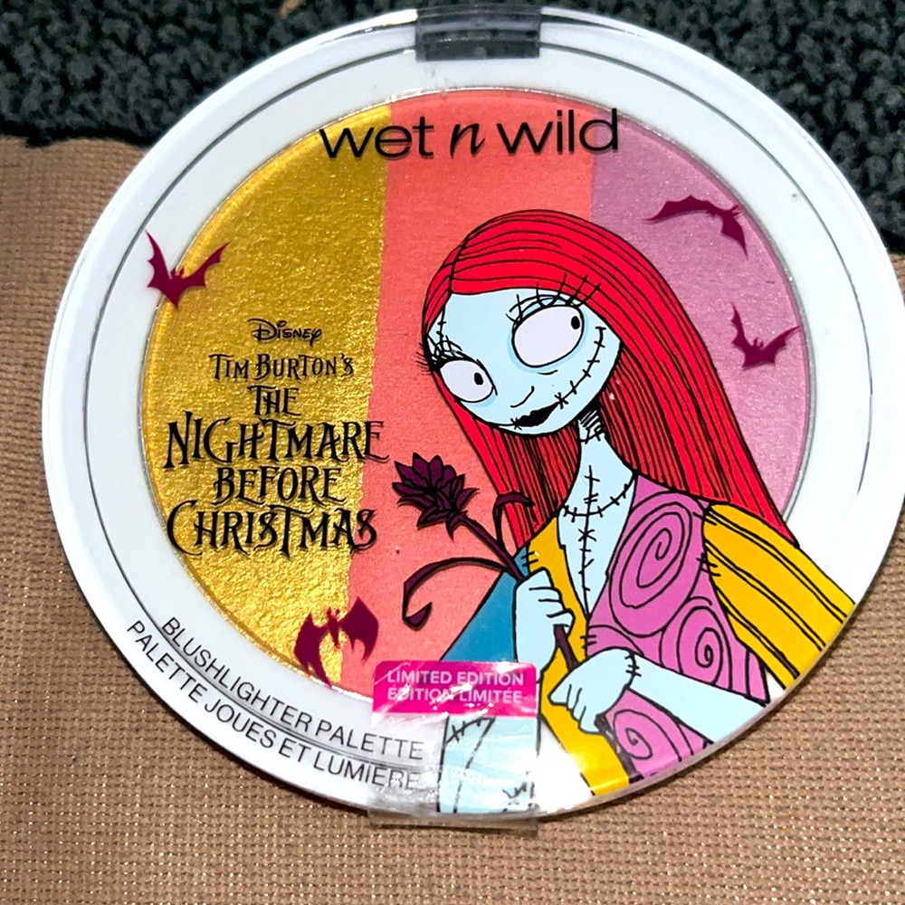 ✨🆕Wet n Wild x The Nightmare Before Christmas Blushlighter Palette - Multicolor✨